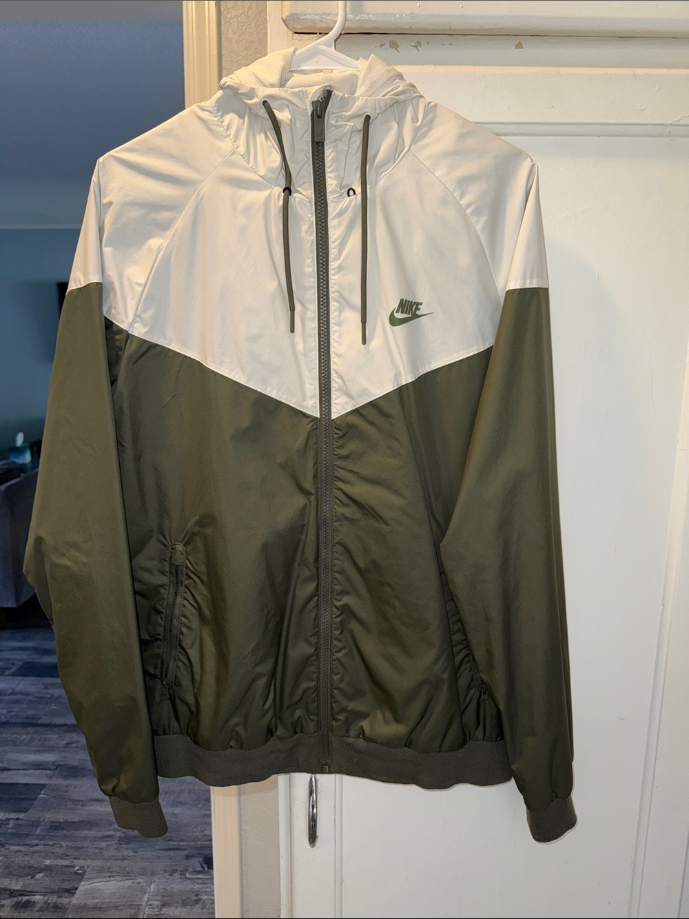 Nike Men’s Olive Green & White Colorblock Windbreaker